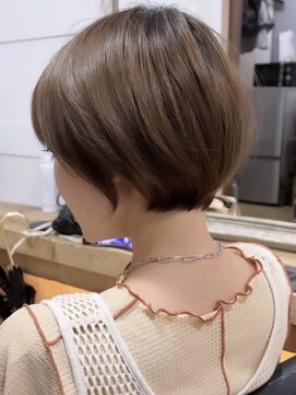 ビュー フクオカ(VIEW FUKUOKA) 美髪にオトナかわいいホワイトグレージュネビージュショートボブ