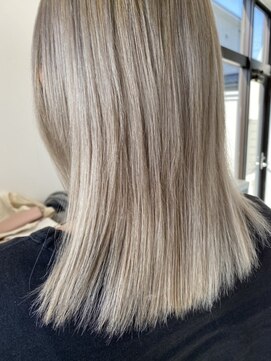 マウ(MAW?) white beige