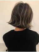 ハイライトグレージュブリーチカラー外はねボブ切りっぱなしボブ