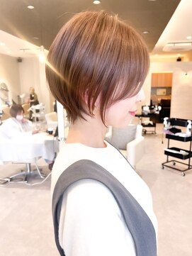 シシ 大宮(She 2.) 大人ショートボブ/ホワイトグレージュ/ブリーチ/ダブルカラー