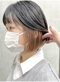 初カラーイヤリングカラーベージュ大人ショートボブ内巻きボブ
