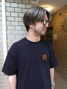 シイ(SIE) メンズハイライト×軽めセンターパート