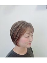 リリー LILY ヘアー メイク HAIR アンド & MAKE&nbsp;40代50代大人きれい美シルエット小顔奥行きショート×ハイライト
