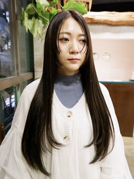 オーオ シカシカ(OOO YY) 顔周りステップカットに持続力のある纏まるトリートメント