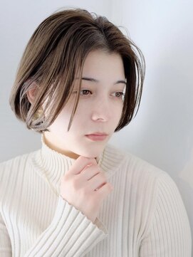 イチエ(ICHIE) 長め前髪で大人映えするアッシュベージュショートボブ