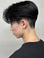ニコトウキョウ 新宿(nico TOKYO)&nbsp;刈り上げセンターパートテーパーフェードカットニュアンスパーマ