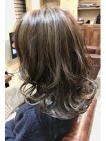 ジョージ(Jo-Ji)&nbsp;外ハネカール × Greige♯インナー♯ハイライト♯ブリーチ