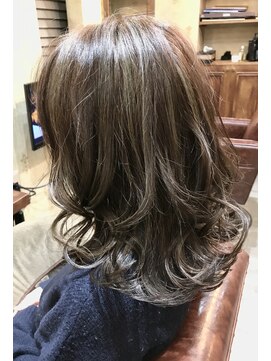 ジョージ(Jo-Ji) 外ハネカール × Greige♯インナー♯ハイライト♯ブリーチ