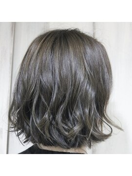 アンフィドットドゥルドゥ(AnFye.dueldo) 【AnFye.dueldo】ナチュラルボブ × シルバーグレーカラー