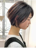 ワン バイ ジエクト(One by The Ect)&nbsp;前下がりショート小顔耳かけ×くびれショートヘーゼルブラウン