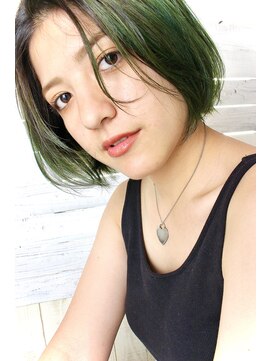 アミ カシワ(ami kashiwa) グリーンカラーショートボブ