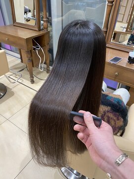 ザック ヴィ(ZACC  vie) やわらかい艶髪へ！縮毛矯正ストレート