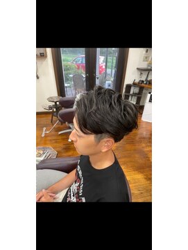 美容室 メザミー MESAMIES ビジネスカジュアル20代30代無造作ウェーブツーブロック