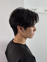 クロト(Clotho) センターパートウルフ/波巻きツイストスパイラルメンズカット