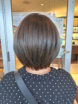 マリーインターナショナル 浦添店(MARIE INTERNATIONAL) ショートカットショートボブ前髪なしアッシュブラウン