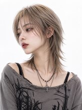 ウルフカット×くすみベージュ