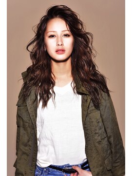 リリアン(Lillian) かきあげロングウェーブ