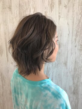 サリュー バイ イザ(Salut by IZA) ニュアンスミディショート