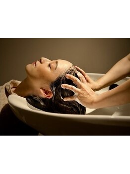 頭皮の改善で手に入る"本格"艶髪。スキャルプスパ\2300～贅沢スパ\5800まで堪能できる！【摂津本山/芦屋】