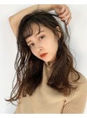 艶やかなセミロングヘアー