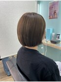 切りっぱなしボブ×くすみベージュ