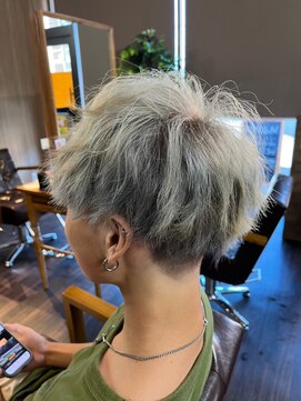 ニカ(NIKA) メンズホワイトベージュスタイル