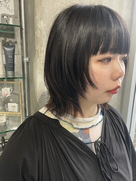 デコボコ アート(凸凹 art) ワイドバングウルフカット