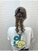 ツインの編みおろしポニー