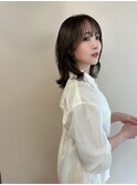 オリーブベージュくびれレイヤー鎖骨ミディアム