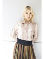 パノラ(PANOLA)&nbsp;かきあげヘア　センター分け　韓国風　ホワイトブロンド