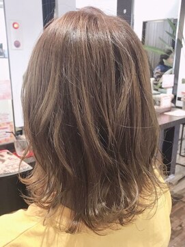 トゥルートラスト アン 下石田店(True Trust un) アッシュベージュ外ハネミディアムエアリーボブ