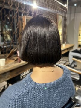 トリア(the tria) 【chika】グレージュ×ボブ