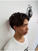 センターパートのツーブロックパーマ