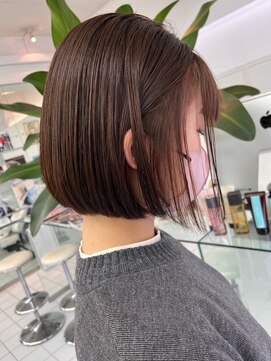 ヘッズ 市川(HEADS ex) ダブルカラーミルクティーベージュインナーカラーショートボブ