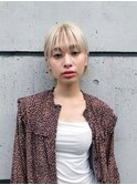 ぱっつん前髪ワンレンボブ／ホワイトブリーチ／ハイトーンカラー