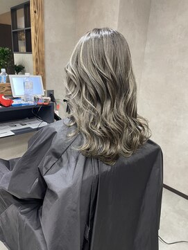 サニー 渋谷(SUNNY) バレイヤージュ、ハイライト、レイヤーロング、グレーベージュ