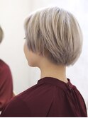 透明感のあるプラチナグレーで個性が光るスタイルに☆【カラー】