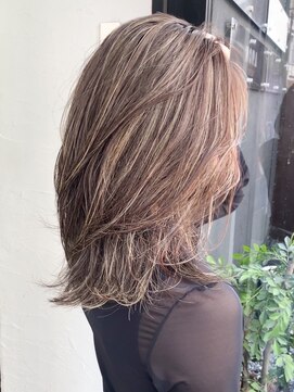 ノラ ウメダ(NORA UMEDA) 【NORA UMEDA 高木】ミディアムレイヤー&地毛ハイライト