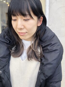 シーン(SINN.) ミディアムインナーカラー