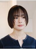 ぷつっと前上がりボブ×顔周りレイヤー