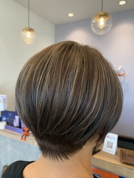 ホワイトレーベルグラ(White Label gra) 前下がりショートボブ