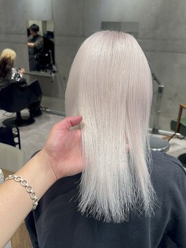 モニカ(MONIQA) ホワイト