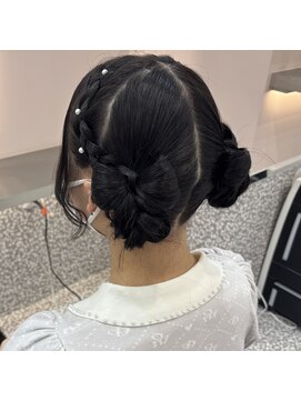 髪の毛リボンツインお団子