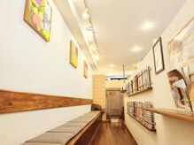 リファイン 尼崎店(Refine)の雰囲気（☆待合☆雑誌を読みながらお気に入りのスタイルを見つけても◎）