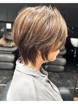 ハピネス クローバー 八木店(Happiness CLOVER)&nbsp;くびれウルフショート白髪ぼかしハイライトナチュラルショート