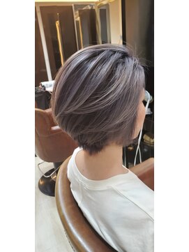 アウラ 小杉店(AULA) シャドールーツ