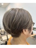 白髪ぼかしショート