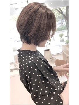 ハイストリートヘア(High street Hair) 白髪ぼかしハイライトショートボブ/30代/40代/50代