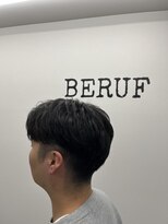 ベルーフ(BERUF)&nbsp;センターパートにラフな毛流れを手櫛で演出！！！