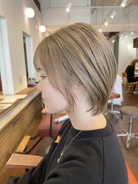 ベベ バイ モップス(be'be' by MOPS) ミルクティベージュ×ショート